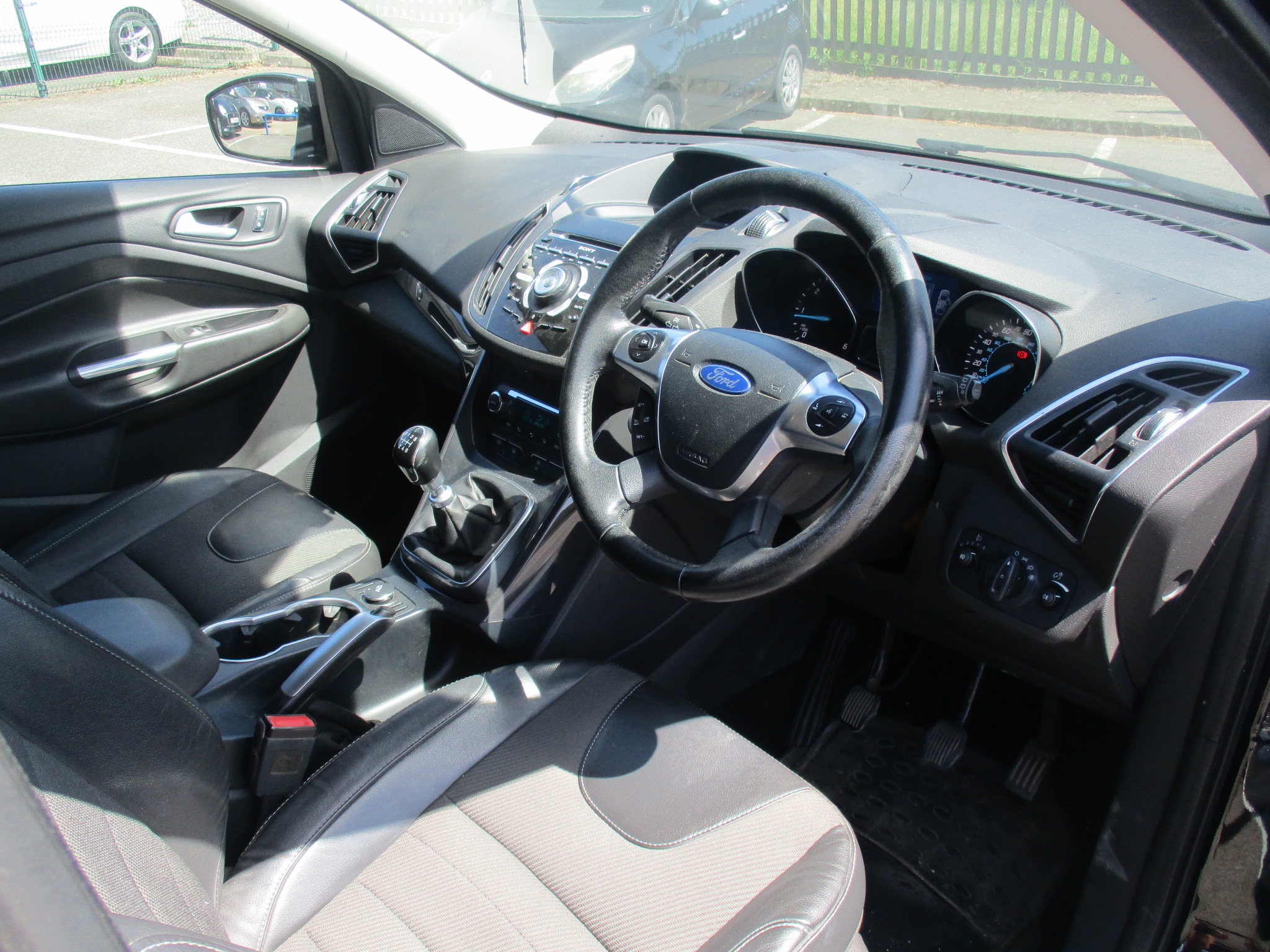FORD KUGA 2.0 TDCI TITANIUM (TURBO DIESEL) 6 SPD 2015